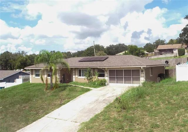Photo 1 of Single family home for sale at 841 Brentwood Dr, Lake Wales, FL 33898 | MLS# W7888036 | Listing updated on 2026-09-25