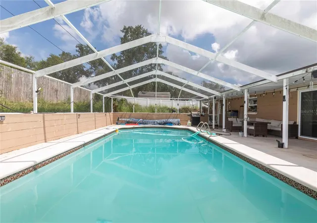 Photo 2 of Single family home for sale at 841 Brentwood Dr, Lake Wales, FL 33898 | MLS# W7888036 | Listing updated on 2026-09-25