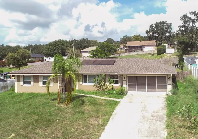 Photo 3 of Single family home for sale at 841 Brentwood Dr, Lake Wales, FL 33898 | MLS# W7888036 | Listing updated on 2026-09-25