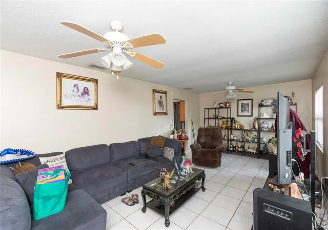 Photo 3 of Single family home for sale at 841 Brentwood Dr, Lake Wales, FL 33898 | MLS# W7888036 | Listing updated on 2026-09-25