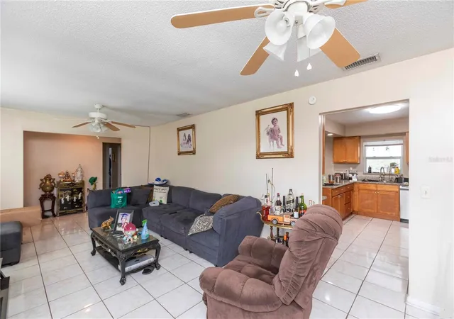 Photo 4 of Single family home for sale at 841 Brentwood Dr, Lake Wales, FL 33898 | MLS# W7888036 | Listing updated on 2026-09-25