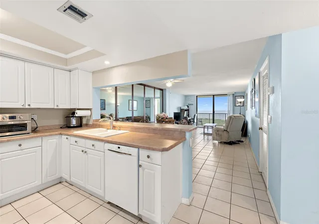 Listing Photo 4 - Condo for sale in building located at 1890 N Atlantic Ave, Cocoa Beach, FL 32931 - Unit #A302