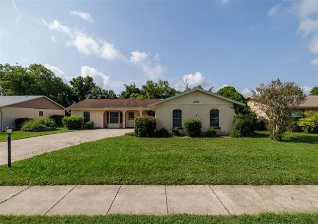 Photo 2 of Single family home for sale at 229 Georgetowne Blvd, Daytona Beach, FL 32119 | MLS# V4950437 | Listing updated on 2026-10-07