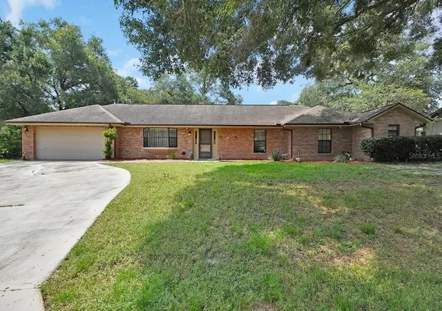 Photo 1 of Sale Pending at 750 Oak Ter, Orange City, FL 32763 | MLS# V4950444 | Listing updated on 2026-09-11
