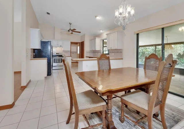 Photo 4 of Sale Pending at 750 Oak Ter, Orange City, FL 32763 | MLS# V4950444 | Listing updated on 2026-09-11