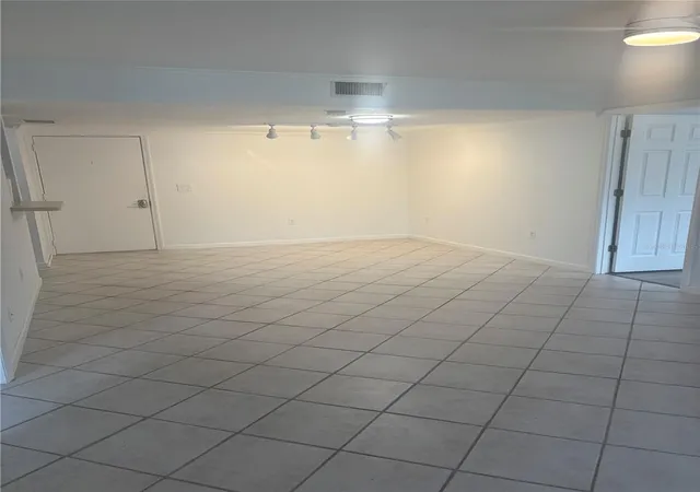 Photo 3 of Condo for sale at 503 Albee Farm Rd #B28, Venice, FL 34285 | MLS# A4701320 | Listing updated on 2026-09-15
