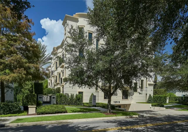 Photo 3 of Townhouse for sale at 125 S Interlachen Ave #1, Winter Park, FL 32789 | MLS# O6428952 | Listing updated on 2026-10-09