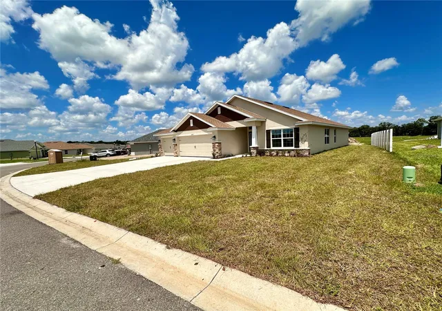 Photo 3 of Single family home for sale at 4493 Ne 31st Place, Ocala, FL 34470 | MLS# OM729372 | Listing updated on 2026-09-24