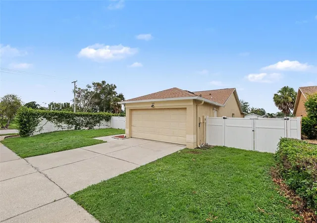 Photo 3 of Single family home for sale at 1607 Widelake Ct, Brandon, FL 33511 | MLS# TB8533681 | Listing updated on 2026-09-11