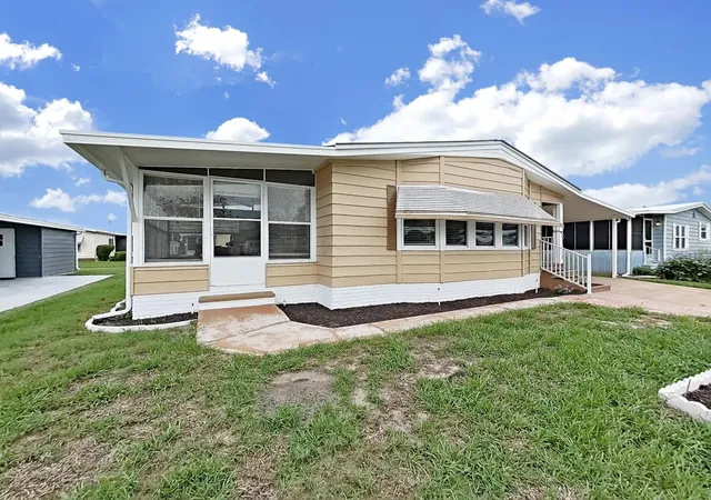 Photo 2 of Manufactured home for sale at 5083 Lodgewood Dr, Lakeland, FL 33810 | MLS# P4939443 | Listing updated on 2026-10-15