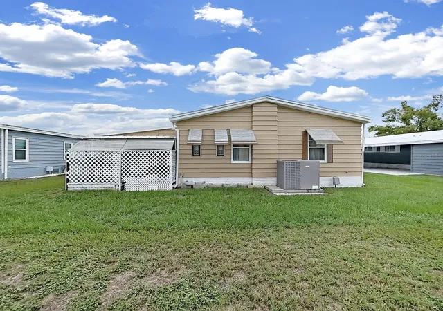 Photo 3 of Manufactured home for sale at 5083 Lodgewood Dr, Lakeland, FL 33810 | MLS# P4939443 | Listing updated on 2026-10-15