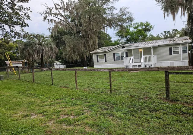 Photo 2 of Manufactured home for sale at 5815 N Tsala Apopka Dr, Hernando, FL 34442 | MLS# TB8533776 | Listing updated on 2026-09-14