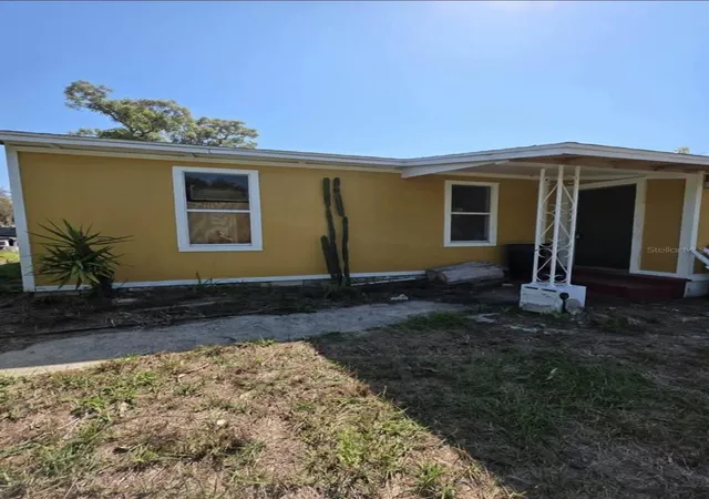 Photo 2 of Single family home for sale at 33620 Verda Ave, Leesburg, FL 34788 | MLS# S5154610 | Listing updated on 2026-10-07