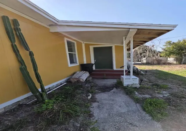 Photo 3 of Single family home for sale at 33620 Verda Ave, Leesburg, FL 34788 | MLS# S5154610 | Listing updated on 2026-10-07