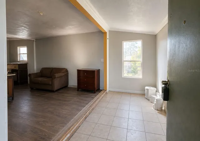Photo 3 of Single family home for sale at 33620 Verda Ave, Leesburg, FL 34788 | MLS# S5154610 | Listing updated on 2026-10-07