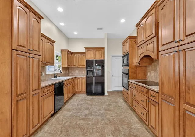 Photo 4 of Sale Pending at 1557 Oak Forest Dr, The Villages, FL 32162 | MLS# G5115695 | Listing updated on 2026-09-28