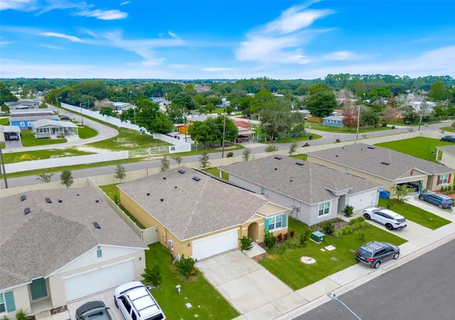 Photo 4 of Single family home for sale at 3041 Tobago Dr, Haines City, FL 33844 | MLS# O6429208 | Listing updated on 2026-10-08