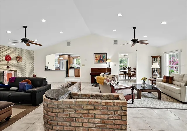 Photo 3 of Single family home for sale at 550 Arapaho Trl, Maitland, FL 32751 | MLS# O6429213 | Listing updated on 2026-10-05