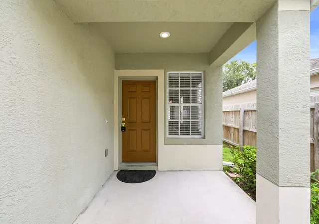 Photo 4 of Single family home for sale at 1717 Mosaic Forest Dr, Seffner, FL 33584 | MLS# TB8533982 | Listing updated on 2026-09-15