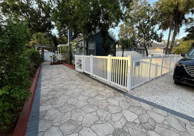 Photo 4 of Single family home for sale at 2301 W Idlewild Ave, Tampa, FL 33603 | MLS# TB8534009 | Listing updated on 2026-09-15