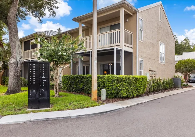 Photo 4 of Townhouse for sale at 13007 Lorna Pl, Tampa, FL 33618 | MLS# TB8534053 | Listing updated on 2026-09-14