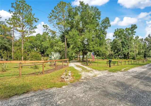 Photo 3 of Single family home for sale at 41832 Carrie Ln, Altoona, FL 32702 | MLS# G5115753 | Listing updated on 2026-09-14