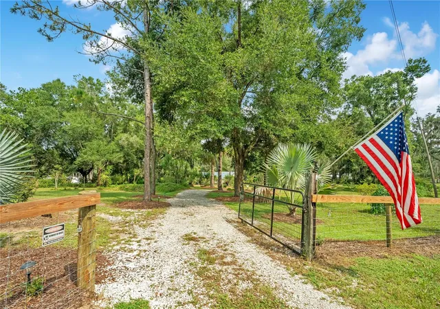 Photo 3 of Single family home for sale at 41832 Carrie Ln, Altoona, FL 32702 | MLS# G5115753 | Listing updated on 2026-09-14
