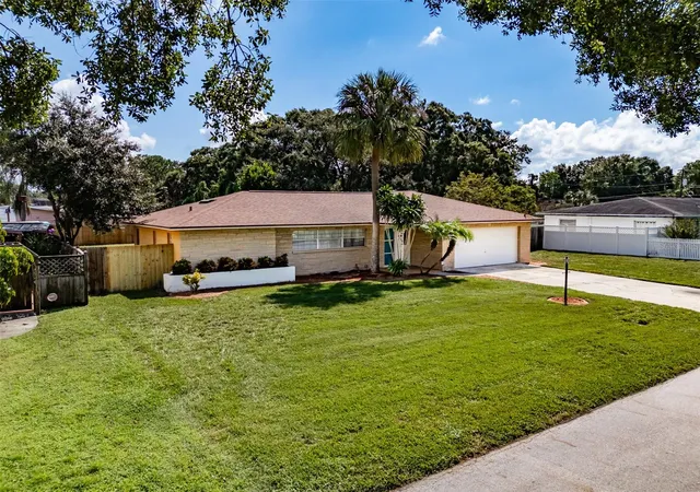 Photo 3 of Single family home for sale at 5004 S Hesperides St, Tampa, FL 33611 | MLS# TB8534243 | Listing updated on 2026-10-08