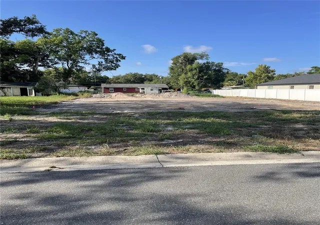 Photo 1 of Sale Pending at 0000 Hollywood Ave, Eustis, FL 32726 | MLS# G5115783 | Listing updated on 2026-09-11