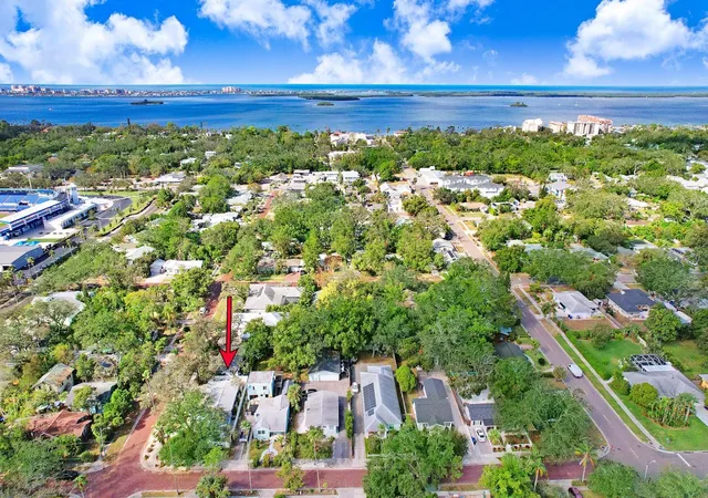 Photo 4 of Single family home for sale at 530 Locklie St, Dunedin, FL 34698 | MLS# TB8534423 | Listing updated on 2026-10-10