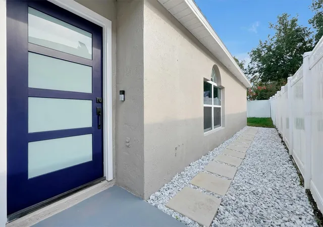 Photo 3 of Single family home for sale at 2455 Parsons Pond Cir, Kissimmee, FL 34743 | MLS# S5154735 | Listing updated on 2026-09-10