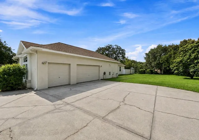 Photo 3 of Single family home for sale at 13750 Dowling Ln, Odessa, FL 33556 | MLS# TB8534532 | Listing updated on 2026-10-06