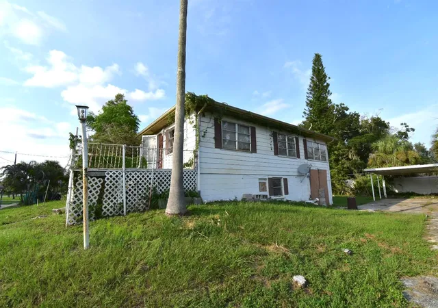 Photo 3 of Sale Pending at 613 Chestnut St, Oldsmar, FL 34677 | MLS# TB8534625 | Listing updated on 2026-09-15