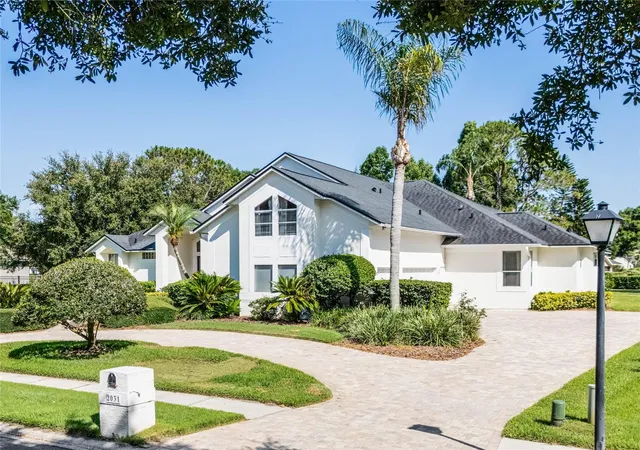 Photo 2 of Sale Pending at 2031 Willow Lauren Ln #L, Windermere, FL 34786 | MLS# O6429898 | Listing updated on 2026-09-30