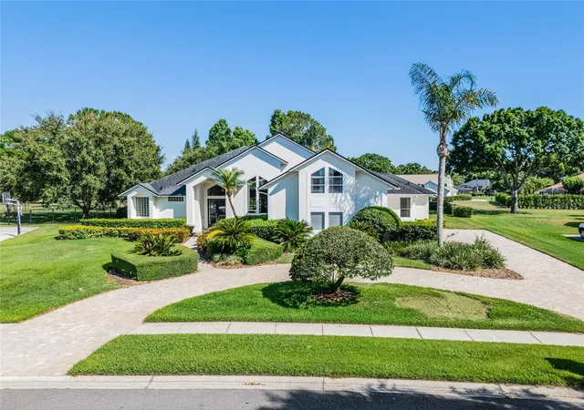 Photo 3 of Sale Pending at 2031 Willow Lauren Ln #L, Windermere, FL 34786 | MLS# O6429898 | Listing updated on 2026-09-30