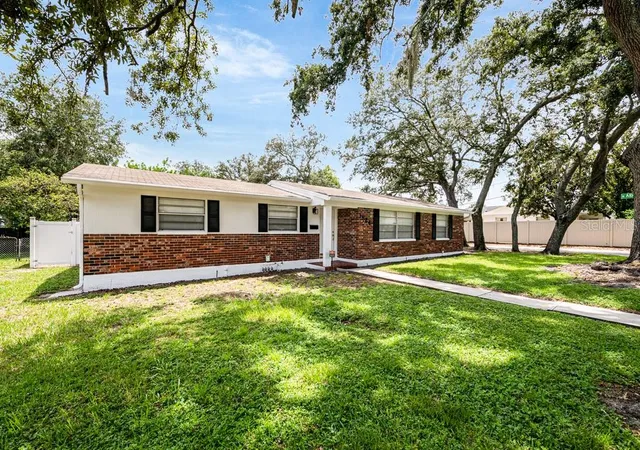 Photo 2 of Single family home for sale at 1924 W North St, Tampa, FL 33604 | MLS# TB8534907 | Listing updated on 2026-10-10