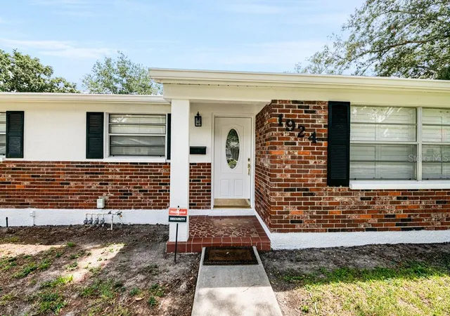 Photo 3 of Single family home for sale at 1924 W North St, Tampa, FL 33604 | MLS# TB8534907 | Listing updated on 2026-10-10