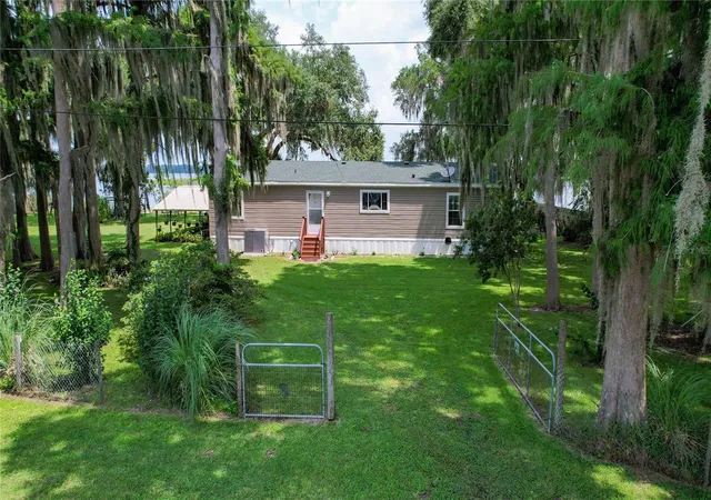Photo 3 of Manufactured home for sale at 9065 W Lakeview Ct, Crystal River, FL 34428 | MLS# TB8534957 | Listing updated on 2026-09-30