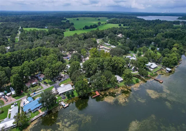 Photo 3 of Manufactured home for sale at 9065 W Lakeview Ct, Crystal River, FL 34428 | MLS# TB8534957 | Listing updated on 2026-09-30