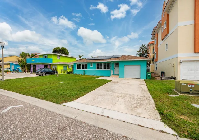 Photo 4 of Single family home for sale at 136 175th Terrace Dr E, Redington Shores, FL 33708 | MLS# TB8535021 | Listing updated on 2026-09-11