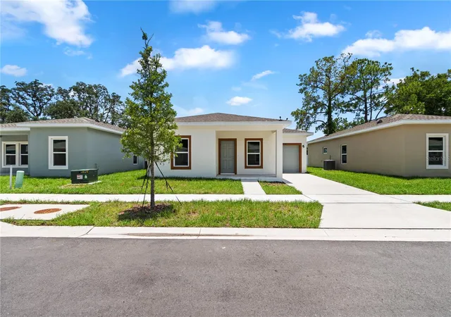 Photo 2 of Single family home for sale at 5017 Finders Ct, Tampa, FL 33617 | MLS# TB8535057 | Listing updated on 2026-09-12
