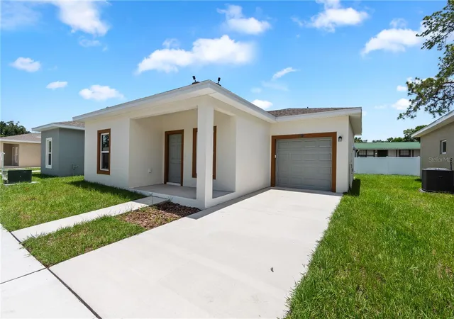 Photo 4 of Single family home for sale at 5017 Finders Ct, Tampa, FL 33617 | MLS# TB8535057 | Listing updated on 2026-10-17