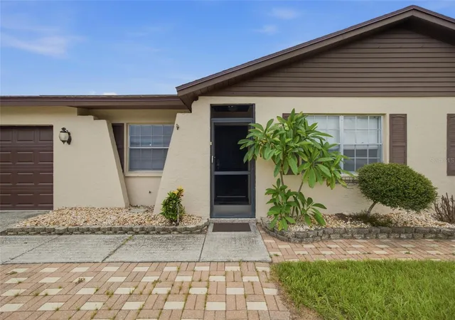 Photo 3 of Single family home for sale at 2971 Forest Cir, Seffner, FL 33584 | MLS# TB8535064 | Listing updated on 2026-09-12