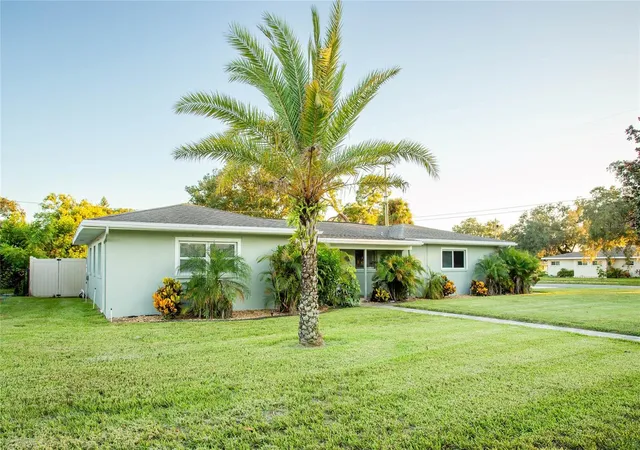 Photo 2 of Sale Pending at 2001 Magnolia Dr, Clearwater, FL 33764 | MLS# S5154860 | Listing updated on 2026-10-14