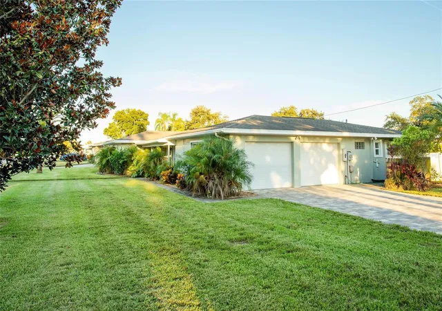 Photo 3 of Sale Pending at 2001 Magnolia Dr, Clearwater, FL 33764 | MLS# S5154860 | Listing updated on 2026-10-14