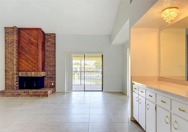 Photo 3 of Condo for sale at 15 Escondido Ct #148, Altamonte Springs, FL 32701 | MLS# V4950510 | Listing updated on 2026-10-06