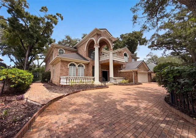 Photo 2 of Mansion for sale at 4407 W Dale Ave, Tampa, FL 33609 | MLS# O6430213 | Listing updated on 2026-10-08