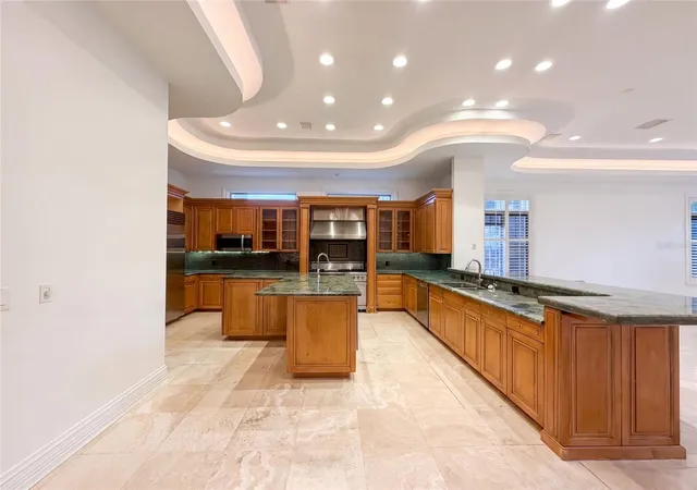 Photo 3 of Mansion for sale at 4407 W Dale Ave, Tampa, FL 33609 | MLS# O6430213 | Listing updated on 2026-10-08