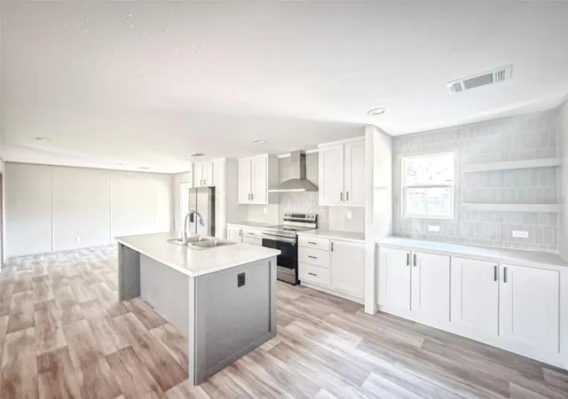 Photo 4 of Manufactured home for sale at 9906 North Rd 33, Polk City, FL 33868 | MLS# B4902318 | Listing updated on 2026-09-22