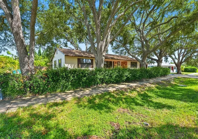 Photo 3 of Single family home for sale at 617 Mehlenbacher Rd, Belleair Bluffs, FL 33770 | MLS# TB8535336 | Listing updated on 2026-09-15